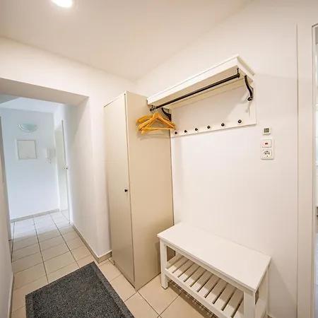 Schoene Vor Den Toren Pullman Citys Daire Aicha vorm Wald